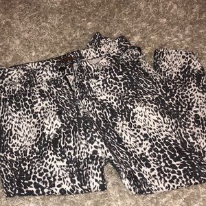 super cute pattern cropped pants